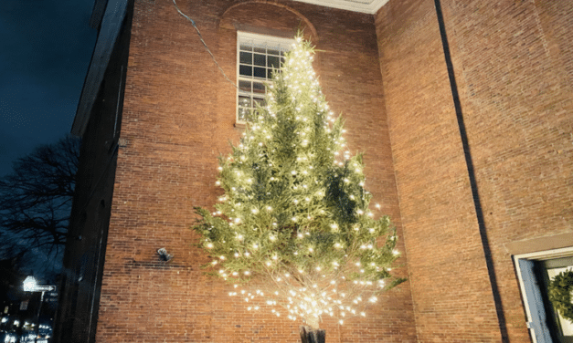 Christmas Lights in Beacon Hill, Boston – 2021 Guide Including Best Time to Visit, Map & More!