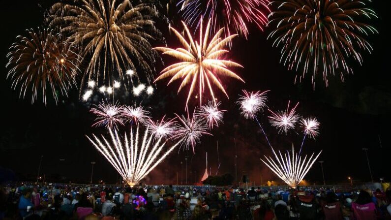 4th of July Fireworks in DFW - Market Street Allen USA